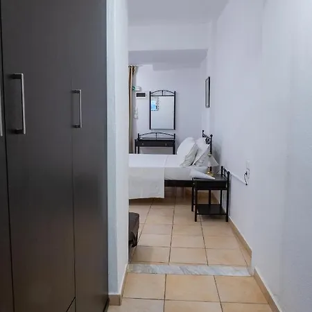 Polydoros Appartments מלון דירות 2*