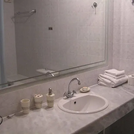 מלון דירות Polydoros Appartments 2*