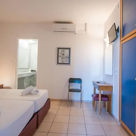 Polydoros Appartments מלון דירות 2*