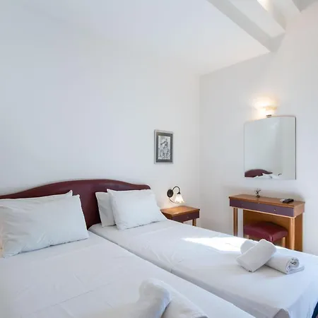 Polydoros Appartments מלון דירות 2*
