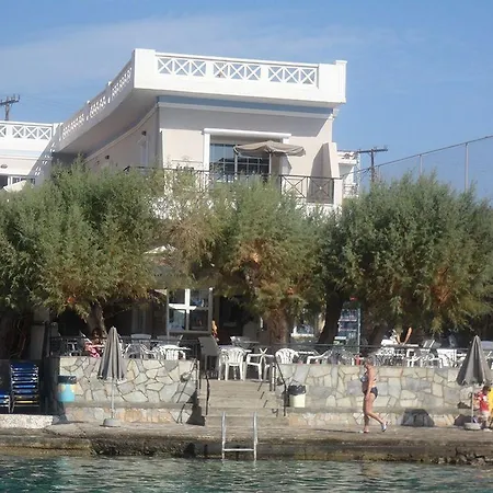 מלון דירות Polydoros Appartments 2*