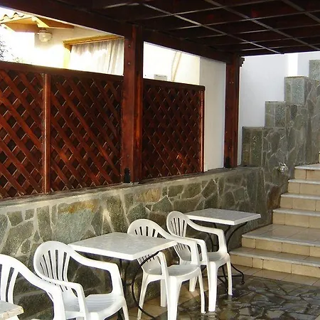 מלון דירות Polydoros Appartments 2*